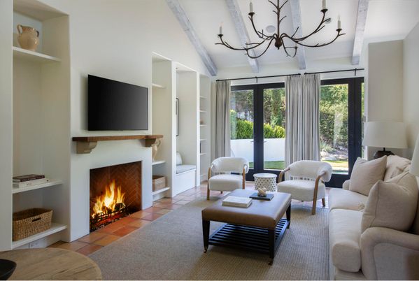 Chandelier, Fireplace, Interior, Living room