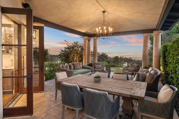 Chandelier, Dining room, Exterior, Pendant Lights