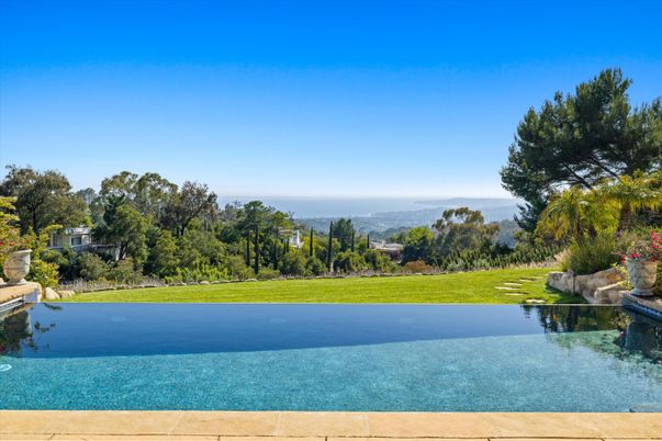 Exterior, Pool, Water