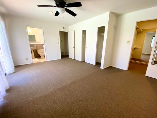 Bathroom, Empty room, Interior, Recessed Lighting
