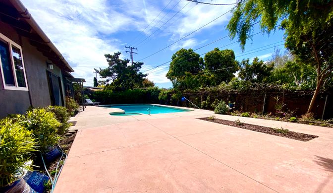 Exterior, Pool