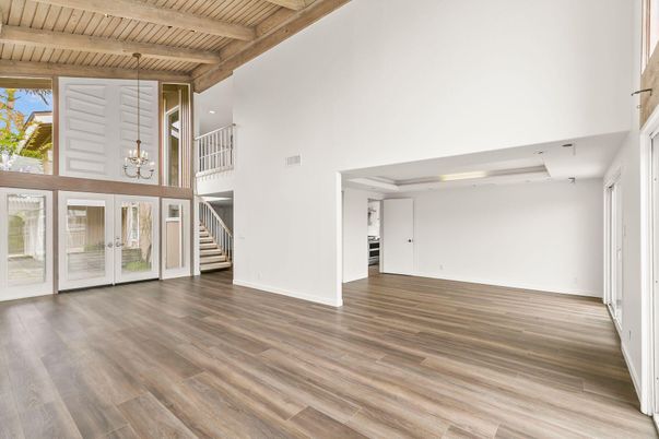 Empty room, Interior, Pendant Lights, Wooden Beams, Wooden Ceilings, Wood Texture Flooring