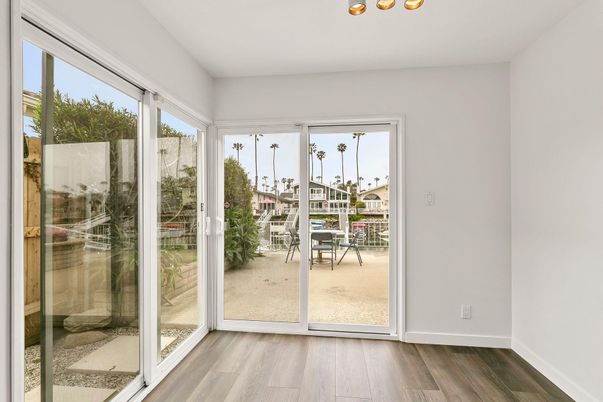 Interior, Sun Room, Wood Texture Flooring