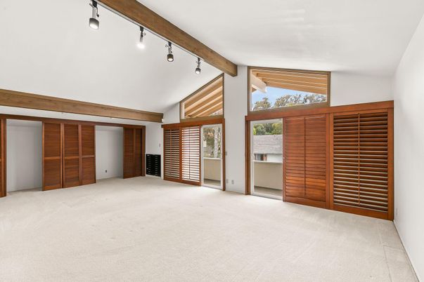 Empty room, Interior, Wooden Beams