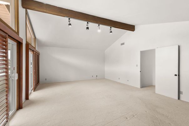 Empty room, Interior, Wooden Beams