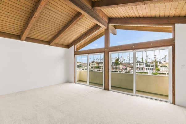 Empty room, Interior, Wooden Beams, Wooden Ceilings