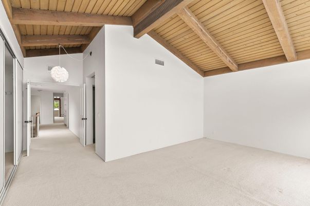 Empty room, Interior, Pendant Lights, Wooden Beams, Wooden Ceilings