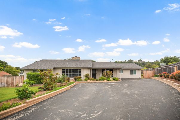 Exterior, Facade, Ranch