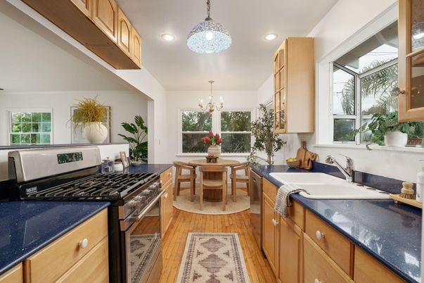 Chandelier, Dining room, Interior, Kitchen, Pendant Lights, Recessed Lighting, Wood Texture Flooring