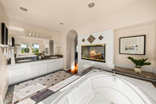 Bathroom, Fireplace, Interior, Recessed Lighting