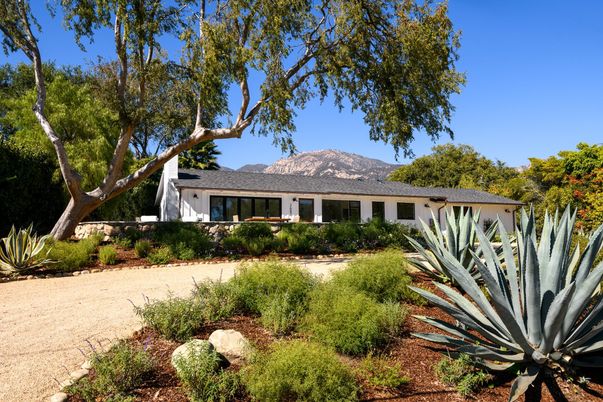 Backyard, Exterior, Facade, Ranch