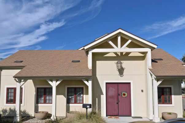 Exterior, Facade, Ranch