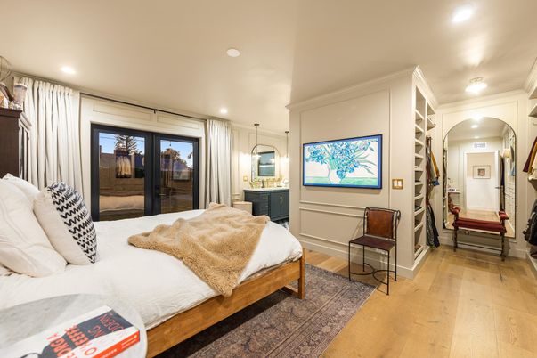 Bedroom, Interior, Pendant Lights, Recessed Lighting, Wood Texture Flooring