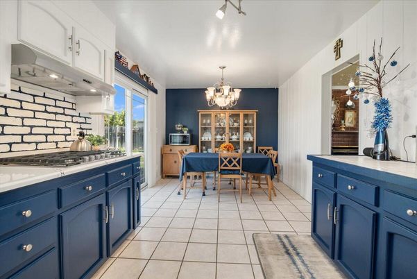 Chandelier, Dining room, Interior, Kitchen