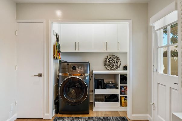 Interior, Washer, Wood Texture Flooring