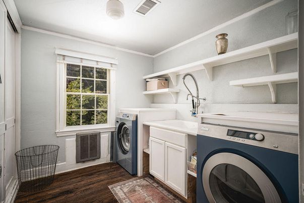 Interior, Washer, Wood Texture Flooring