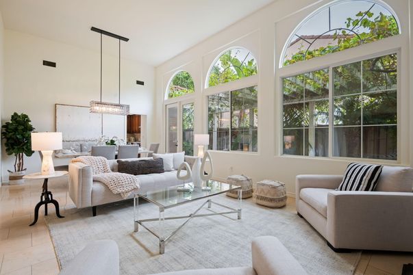 Dining room, Interior, Living room, Pendant Lights