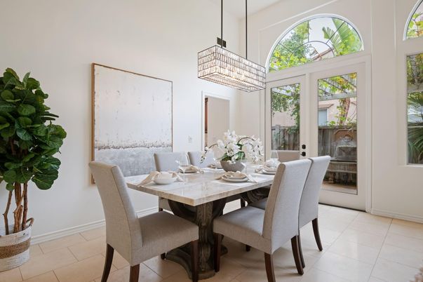 Chandelier, Dining room, Interior, Pendant Lights