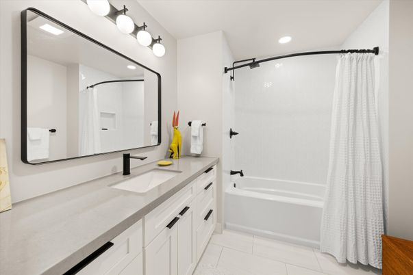Bathroom, Dual Sink Vanities, Interior, Recessed Lighting