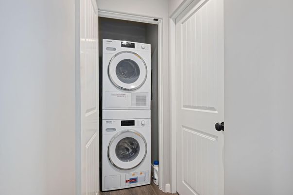 Interior, Utility Closets, Washer, Wood Texture Flooring