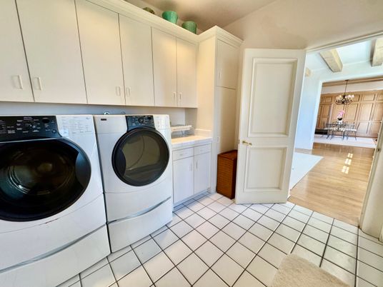 Interior, Washer, Wood Texture Flooring