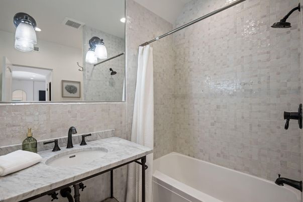 Bathroom, Interior, Recessed Lighting