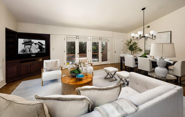 Chandelier, Dining room, Interior, Living room, Wood Texture Flooring