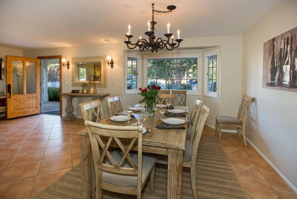 Chandelier, Dining room, Interior
