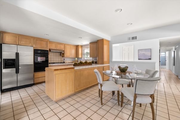 Dining room, Interior, Kitchen, Recessed Lighting, Stainless Steel Appliances