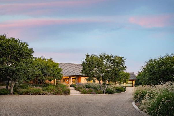 Attached, Exterior, Facade, Ranch
