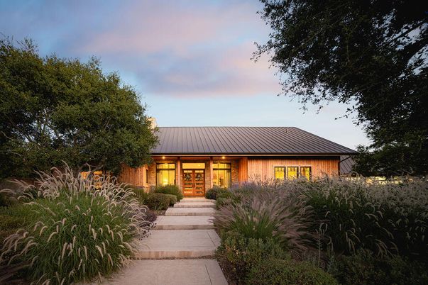 Exterior, Facade, Ranch