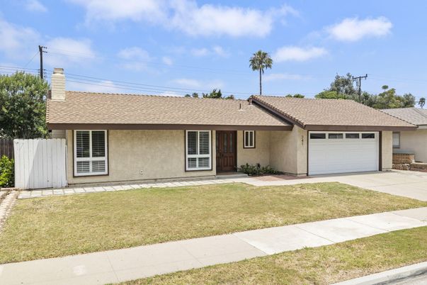 Attached, Exterior, Facade, Ranch