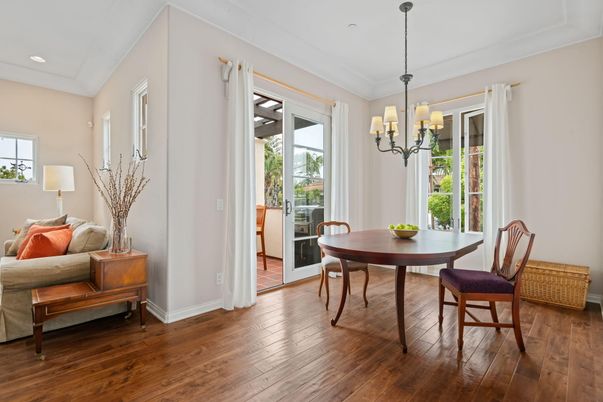 Chandelier, Dining room, Interior, Recessed Lighting, Wood Texture Flooring