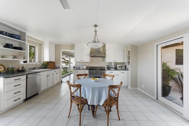 Dining room, Interior, Kitchen, Pendant Lights, Stainless Steel Appliances