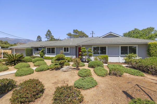Exterior, Facade, Ranch
