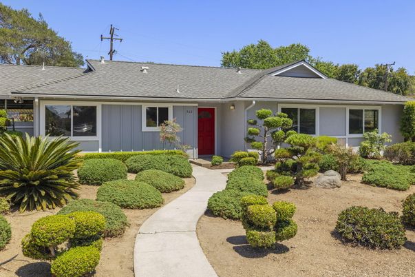 Exterior, Facade, Ranch