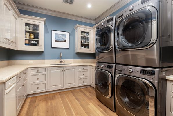 Interior, Recessed Lighting, Washer, Wood Texture Flooring