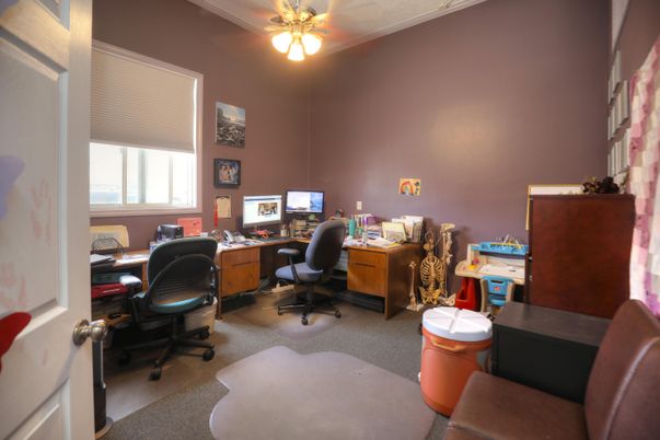 Home Office, Interior