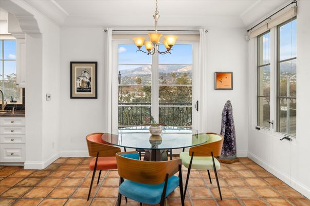 Chandelier, Dining room, Interior