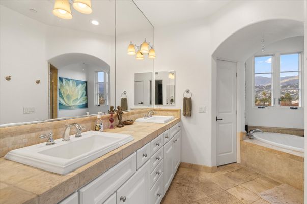 Bathroom, Dual Sink Vanities, Interior, Recessed Lighting