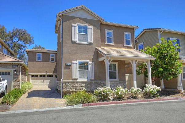 Attached, Exterior, Facade, Mediterranean