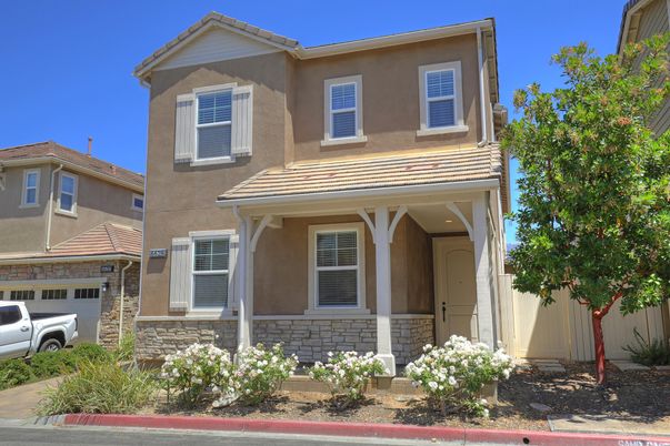 Attached, Exterior, Facade, Mediterranean