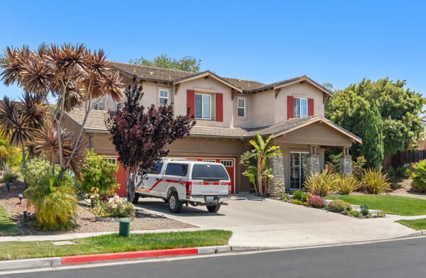 Attached, Exterior, Facade, Mediterranean