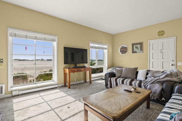 Interior, Living room, Water