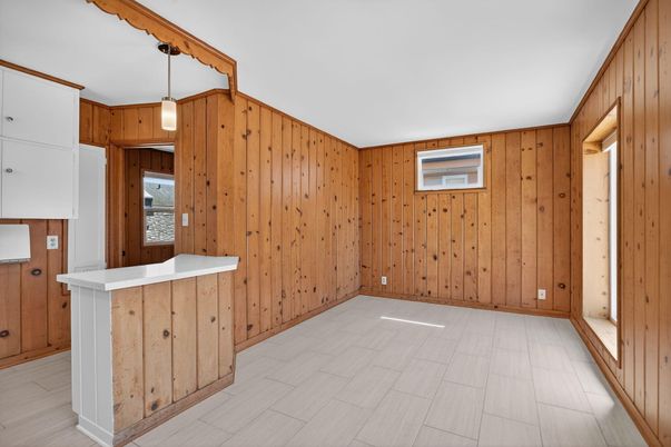 Empty room, Interior, Pendant Lights, Wooden Walls