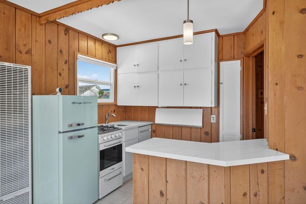 Interior, Kitchen, Pendant Lights, Wooden Walls