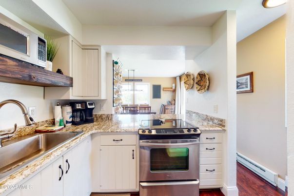 Dining room, Interior, Kitchen, Stainless Steel Appliances, Wood Texture Flooring