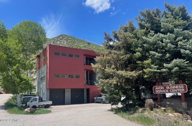 Exterior, Facade, None