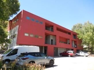 Exterior, Facade, Modern