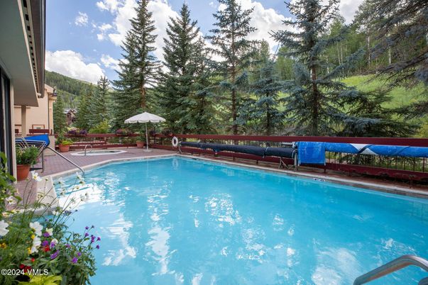 Exterior, Pool